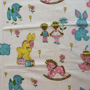 Vintage jaren 1950 babykamerstof: katoenprint babydieren, 29 x 44 inch