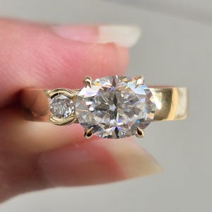 1.70 Ctw Round & Oval Cut Moissanite Ring East West Oval Ring Two Stone Moissanite Ring Thick Band Engagement Ring Toi Et Moi Diamond Ring