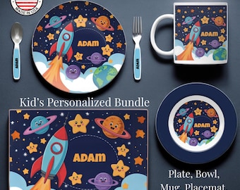 Plato infantil personalizado para la hora de la comida con tapete de actividades de nave espacial: un regalo duradero para niños y niñas.