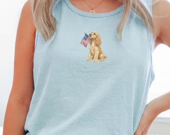 コッカースパニエル アメリカ国旗タンクトップ、愛国的なコッカースパニエルシャツ、コンフォートカラーズ® USA 犬 独立記念日Tシャツ