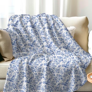 Vizsla Blue French Toile Blanket, Hungarian Pointer Lover Toile de Jouy Throw Blanket for Dog Mom Elegant French Country Decor for Dog Owner