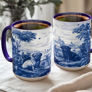 Mopshond blauwe Franse toile-mok - twee mopshonden vintage koffiekopje cadeau voor hondenliefhebber, zwarte mopshond gestroomde fawn mopshond, theekop Toile de Jouy kasteel
