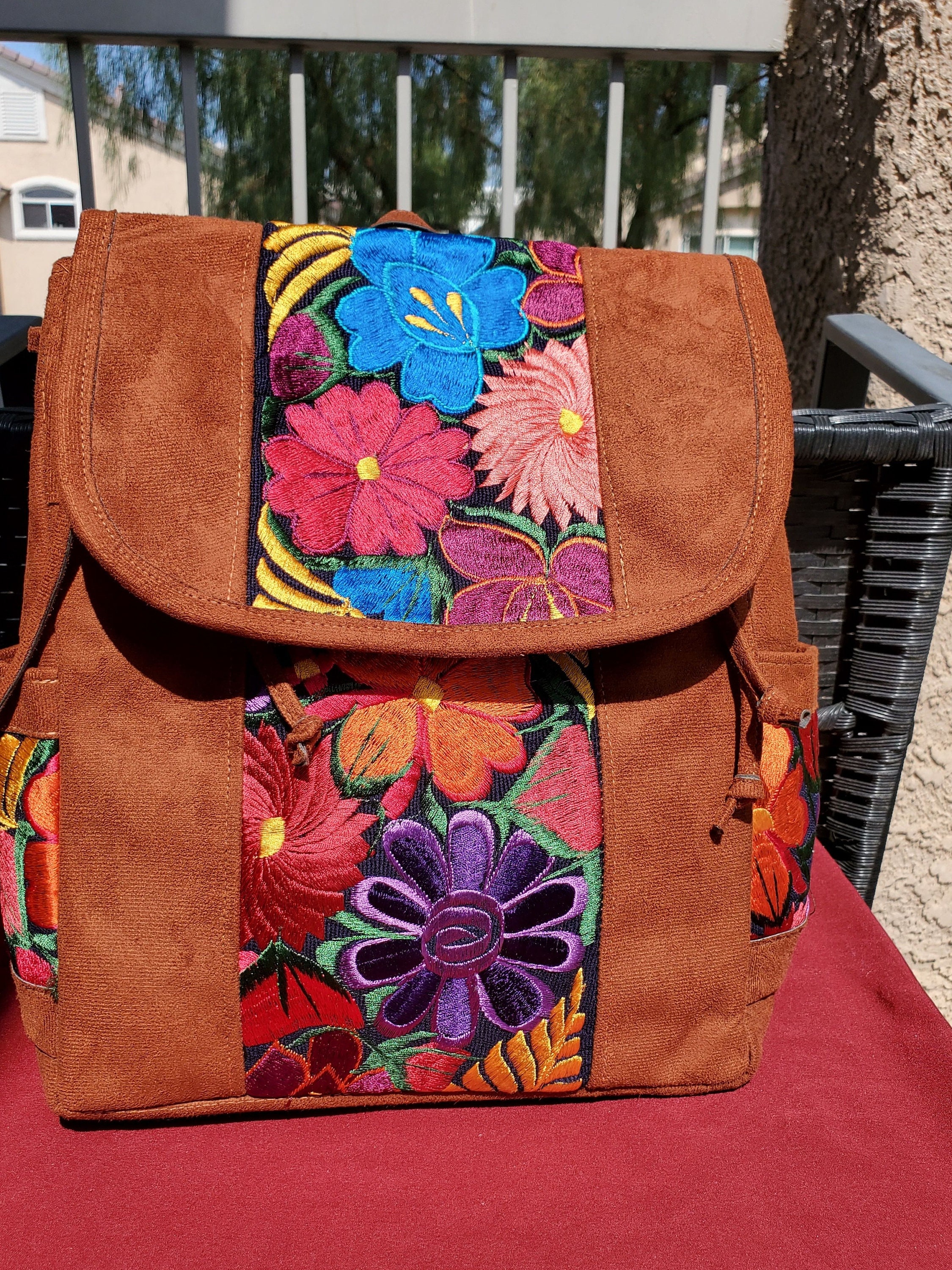 Handmade Guatemalan Embroidered Backpack: Vibrant Floral  display picture 1