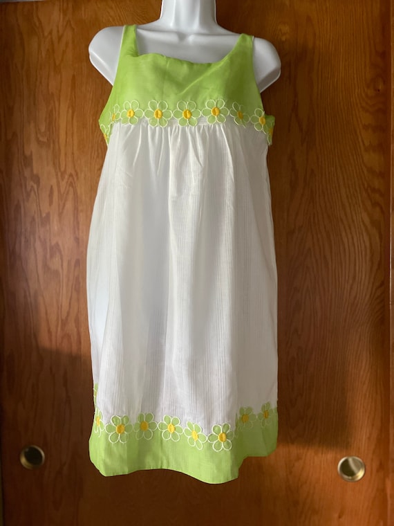 Vintage 1960s/1970s Daisy Trimmed Dress