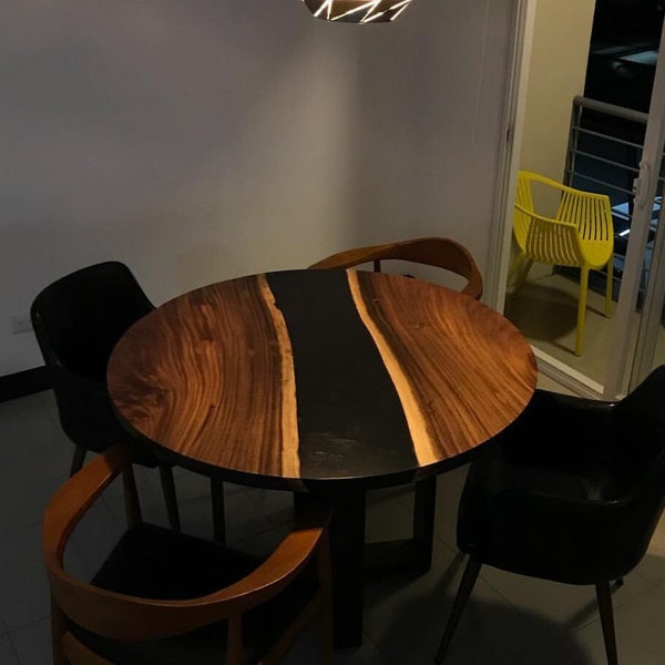 Gepersonaliseerde zwarte epoxy uitschuifbare tafel | Vergadertafel | Eetkamerblad van hars | Houten Eetset | Woondecoratie | Tafel in hedendaagse stijl