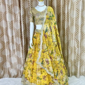 Atractiva lehenga choli amarilla para mujer, ropa de fiesta de boda india, ghagra choli, ropa de recepción haldi, lahenga, lehngas confeccionadas para damas de honor.