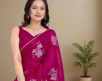 女性用のかわいいピンクのサリー、インドのウェディングパーティー