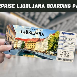 Könnte beinhalten: Ein gefälschter Boarding Pass mit einem Foto von Ljubljana, Slowenien. Der Text auf dem Pass lautet "You're going to Ljubljana" und "Boarding Pass". Der Name des Passagiers ist Hayley. Das Abflugdatum ist der 20. Dezember und das Rückreisedatum ist der 15. Januar. Die Nachricht lautet "Surprise!! Happy Birthday Hayley!"
