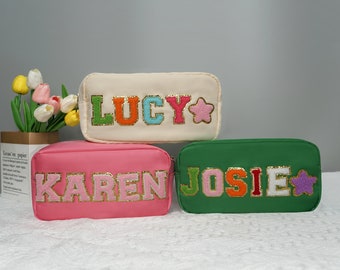 Bolsa de maquillaje de nailon personalizada con parche de chenilla, regalo para dama de honor