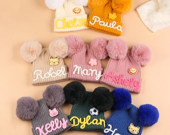 Gorro personalizado para niños, hecho a mano, con nombre personalizado y pompones dobles.