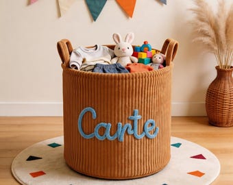 Cesta de pana personalizada, cesta de almacenamiento con nombre personalizado, cesto de ropa con letras de hilo hechas a mano, cesta de juguetes, organizador para guardería o contenedor de juguetes para mascotas.
