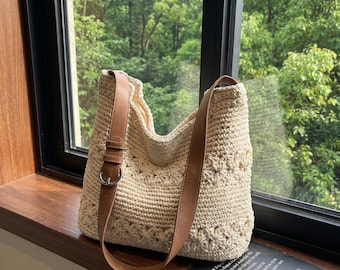 Bolso de hombro estilo boho de crochet con correas de cuero, bolso de playa de punto para verano, bolso con asa de madera, regalo para ella.
