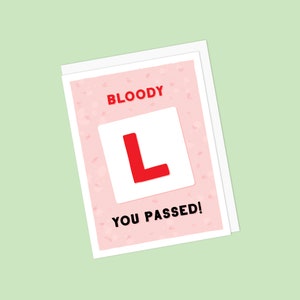 Punny-wenskaart Nieuwe bestuurder geslaagd voor rijexamen Gefeliciteerd met L-teken - Bloody L You Pass - blanco van binnen