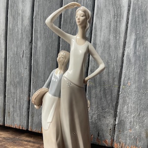 Rare Lladro Figurine #1060: &quot;Looking at the Horizon&quot; - Retired Collectible