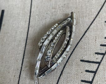 Vintage Mid century Art Deco Crystal Rhinestone brooch