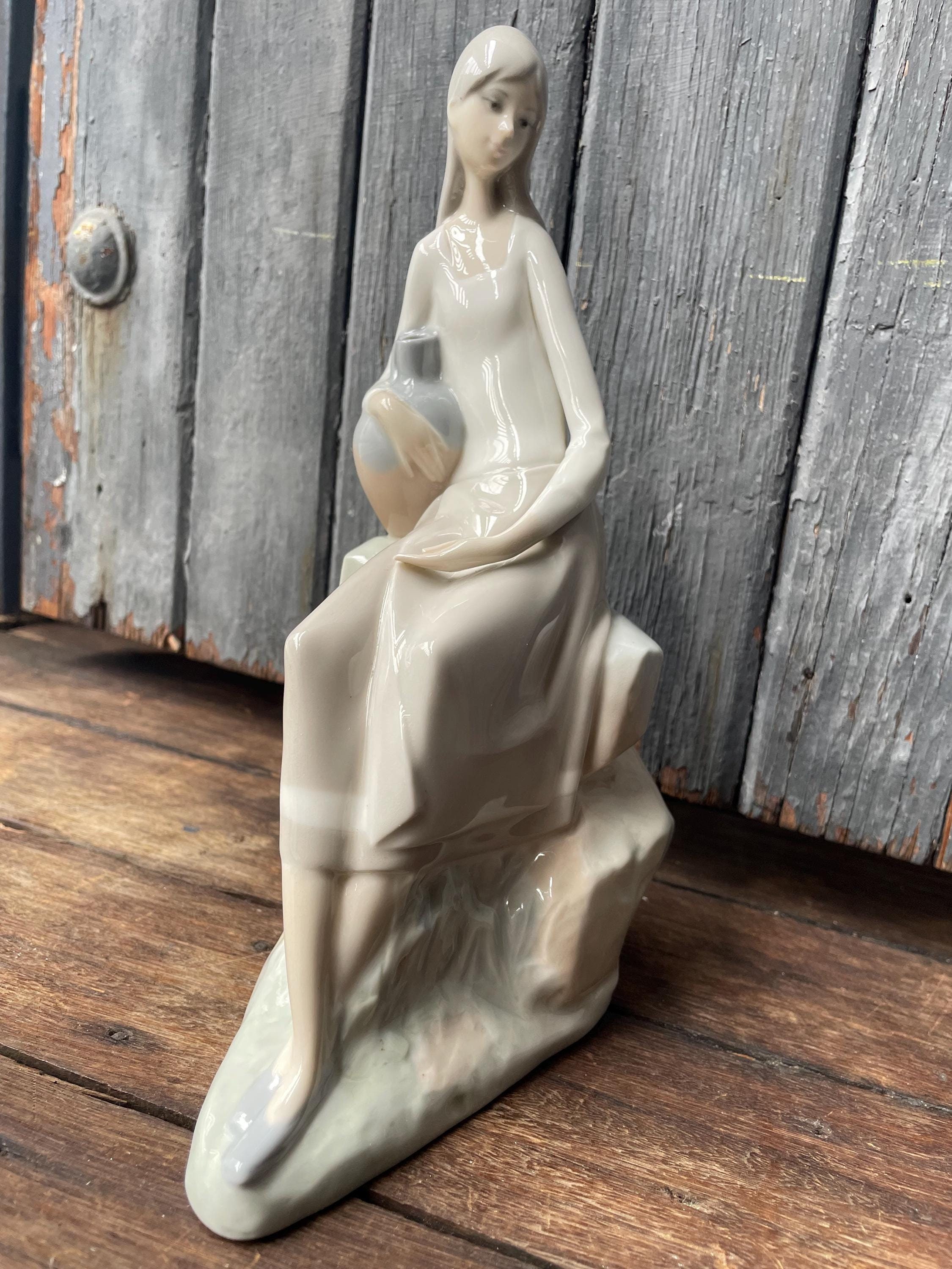 Lladro girl with jug - Etsy 日本