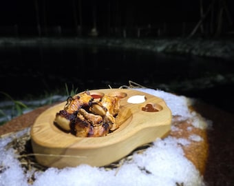 Hand-Carved Oak Bear Paw – Serving Board