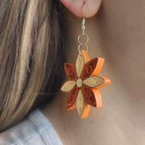 Orecchini di carta con fiori marroni, orecchini da donna fatti a mano, gioielli con quilling, regalo fatto a mano, regalo per il primo anniversario, orecchini boho, regalo per lei