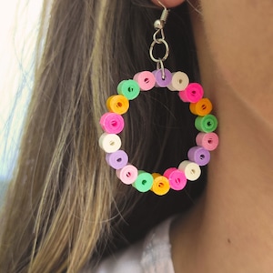 Bunte Creolen, Frau Quilling Ohrringe, Frühling Farbe Ohrringe, Handgemachter Papier Schmuck, Quilling Accessoires, Geschenk für einen besonderen Tag