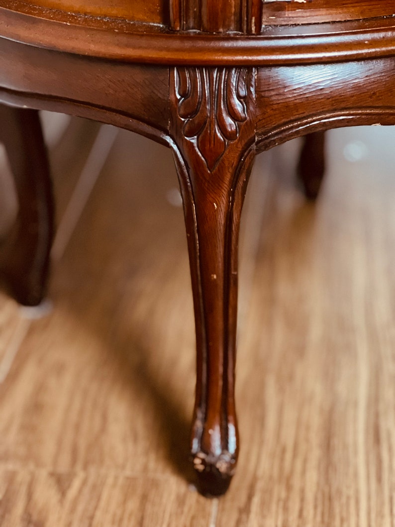 Commode en bois de style baroque table de chevet Commode ronde classique antique italienne de style Louis XV Table d'appoint ovale ou table de chevet image 6