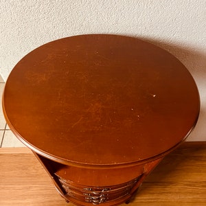 Commode en bois de style baroque table de chevet Commode ronde classique antique italienne de style Louis XV Table d'appoint ovale ou table de chevet image 7