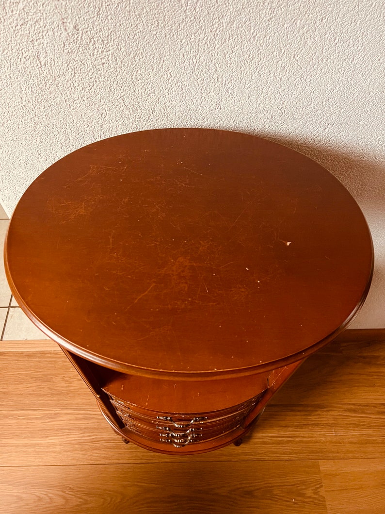 Commode en bois de style baroque table de chevet Commode ronde classique antique italienne de style Louis XV Table d'appoint ovale ou table de chevet image 7