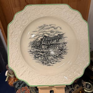 Plato vintage Crown Devon Fieldings "Escenas británicas" / Stoke-on-Trent, Inglaterra / Loza de estilo rural / Ribete verde