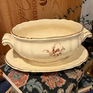 Salsera vintage Rörstrand Grace con base: diseño de ciervo en cerámica sueca