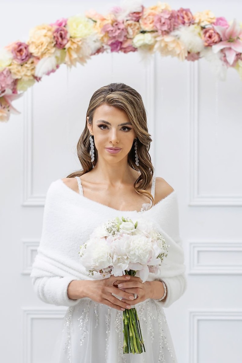 Brautstola Hochzeitsstola Brautumhang Hochzeitscover Hochzeitsbolero für die Braut Hochzeitspullover Weiss Bild 5