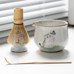 Hand-painted Cat Ceramic Matcha Whisk Set with Spout Bamboo Whisk and Chasen Holder Japanese Matcha Tea Ceremony Set 480ml