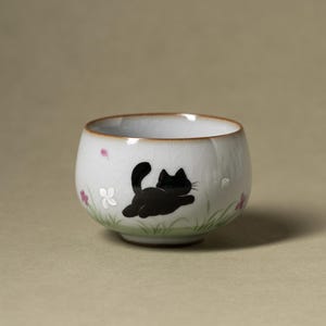 Taza de cerámica pintada a mano con diseño de gato saltando (110 ml)