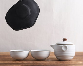 Keramik Teekanne mit 2 Tassen und Schutzhülle