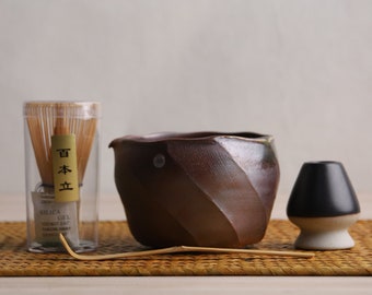 Cuenco Matcha de cerámica para leña con batidor de bambú Matcha y soporte Chasen