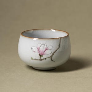 Hand-painted Magnolia Ceramic Tea Cup Chinese Gongfu Cup 110ml