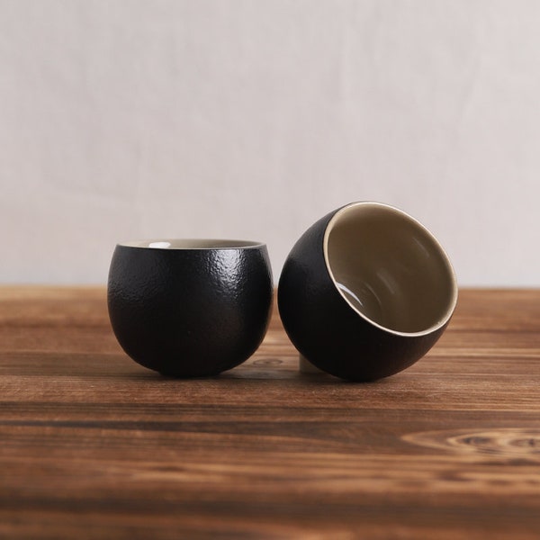 2 Stück / Set Grobe Keramik Schwarz Keramik Teetasse Chinesisches Set von 2 Tassen