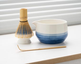Set di ciotole per matcha in ceramica fatte a mano con beccuccio, frusta in bambù e porta chasen, set esclusivo di frusta per matcha giapponese da 450 ml