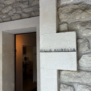 Arte de pared de metal, letrero de casa, letrero de metal de villa, letrero con nombre de casa, letrero con nombre personalizado, decoración de pared, letrero de garaje de metal, letrero con nombre de villa personalizado