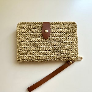 Sac portefeuille en raphia, pochette en paille, sac portefeuille en crochet, sac portefeuille avec lanière en cuir, sac en paille au crochet, mini sac, carrosse tissé main