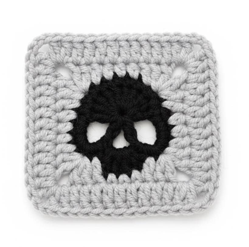 Skull Granny Square Crochet Pattern, Spooky Motif for Blankets and Bags
