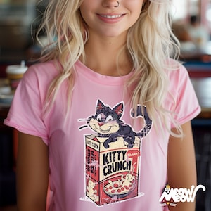 T-shirt Kitty Crunch, maglietta divertente con gatto in scatola di cereali, camicia unica per gli amanti degli animali, t-shirt a tema colazione, regalo perfetto per lui o per lei