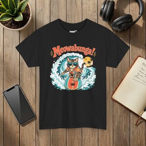 Camiseta Meowabunga Surfing Cat, regalo retro para amantes de los gatos playeros (estampado frontal) imagen 10