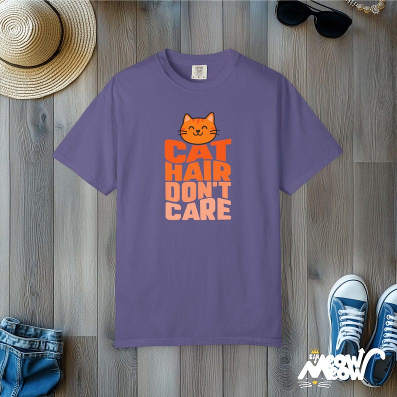 Camiseta Cat Hair Don't Care: Presente engraçado para mãe/pai de gato, camiseta com cores confortáveis Grape