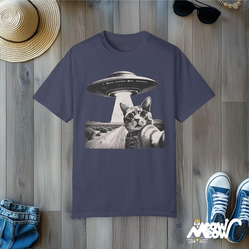 Funny Cat Selfie Alien Abduction T-Shirt: Quirky UFO Tee Denim