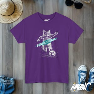 Soccer Cat-T-shirt: sensationeel voetbalontwerp Purple