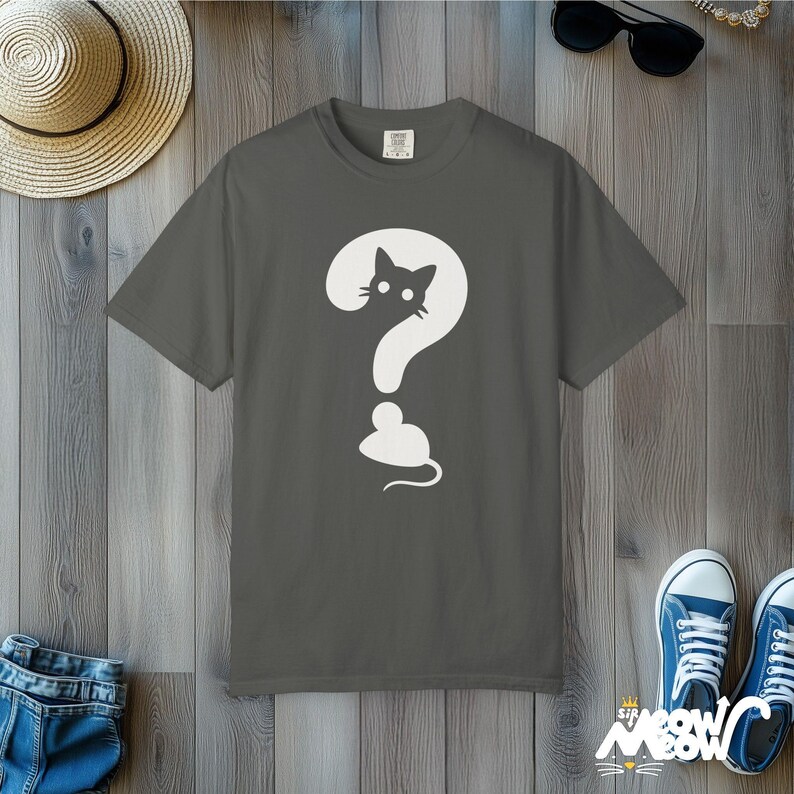 Comfort Colors Cat & Mouse T-Shirt: Minimalist Optical Illusion Pepper