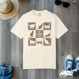 Minimalistyczna koszulka z sylwetką kota: Komfortowa koszulka unisex Ivory