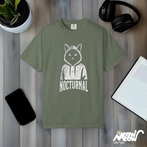 Camiseta Gato Nocturno: Diseño de sudadera urbana con capucha Moss