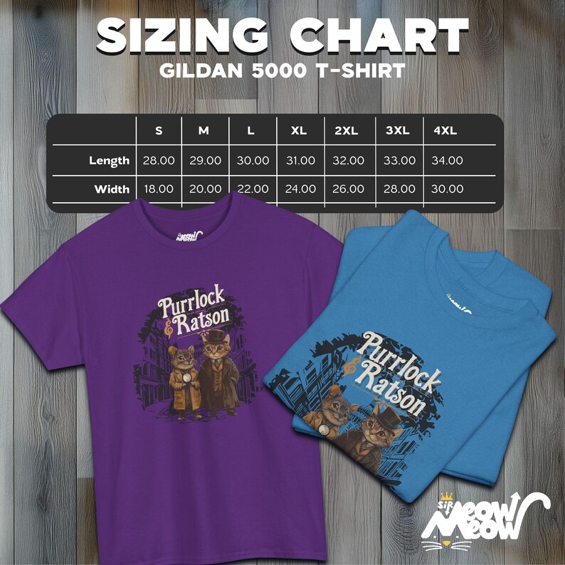 Puede incluir: Una tabla de tallas para camisetas Gildan 5000, que muestra las medidas en pulgadas para la longitud y el ancho. La tabla incluye las tallas S a 4XL. Se muestran dos camisetas, una morada y otra azul, ambas con un gr&aacute;fico de dos gatos con el texto "Purrlock & Ratson".