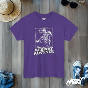 Camiseta engraçada de gato cowboy: Meowdy Pawtner Western Tee Lilac
