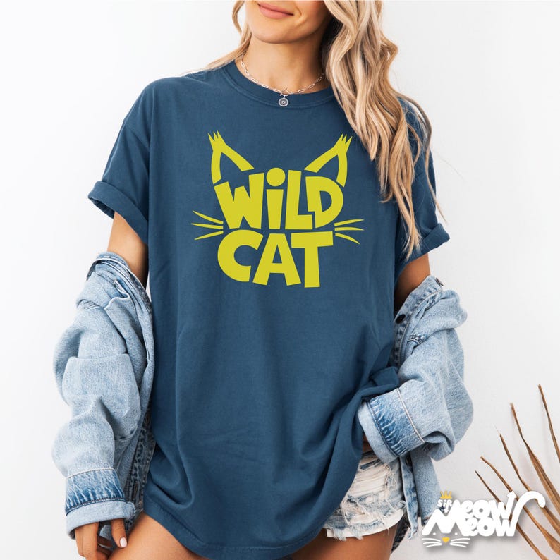 Camiseta de gato salvaje: camiseta con gráficos desgastados, regalo para amantes de los gatos True Navy